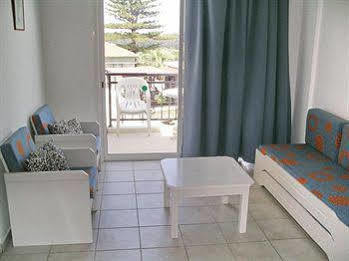 Renos Hotel Apts Polis Bagian luar foto