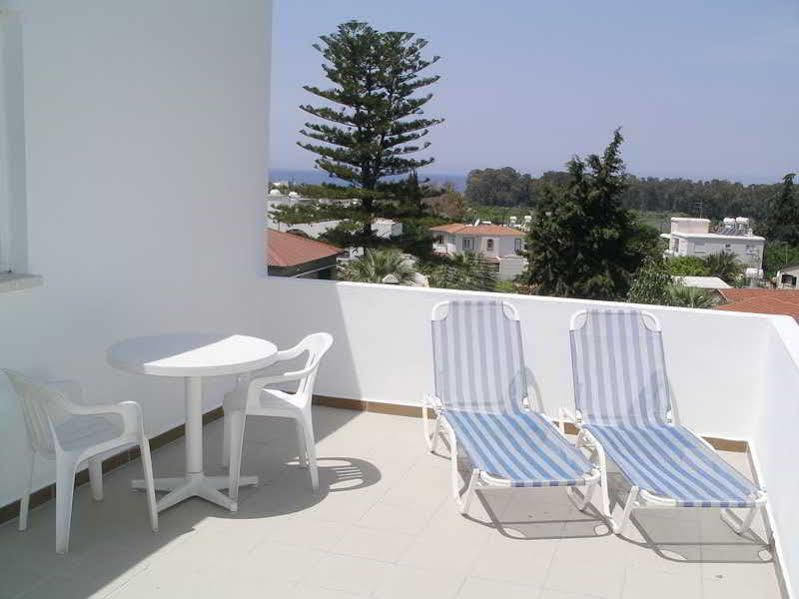Renos Hotel Apts Polis Bagian luar foto