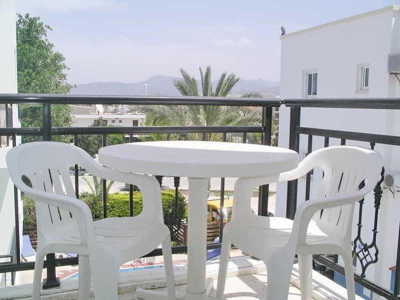 Renos Hotel Apts Polis Bagian luar foto