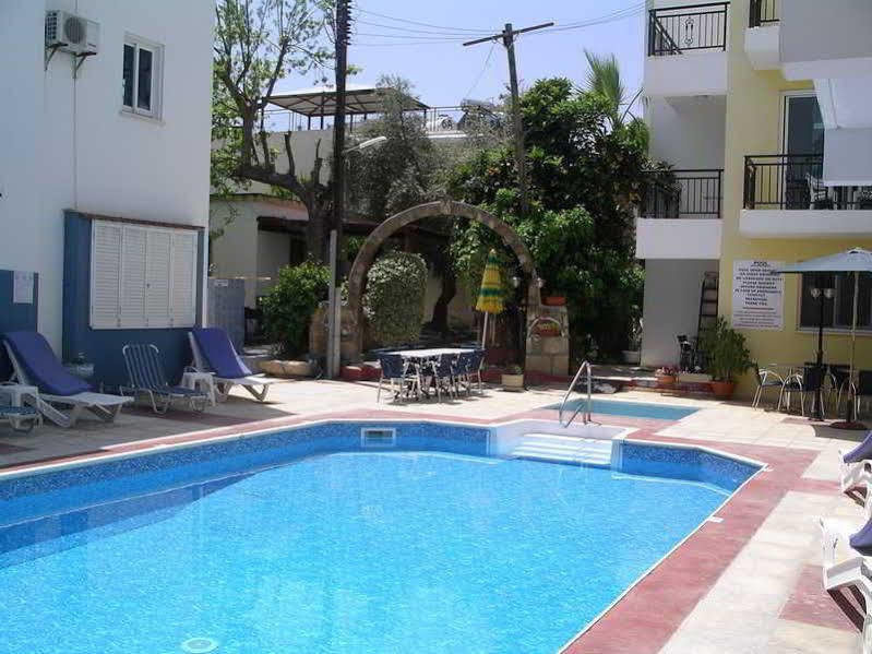 Renos Hotel Apts Polis Bagian luar foto